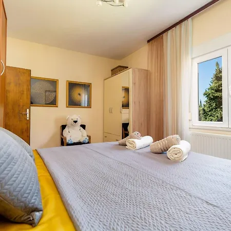 Three Bedroom With Terrace And Sea View Apartamento *
