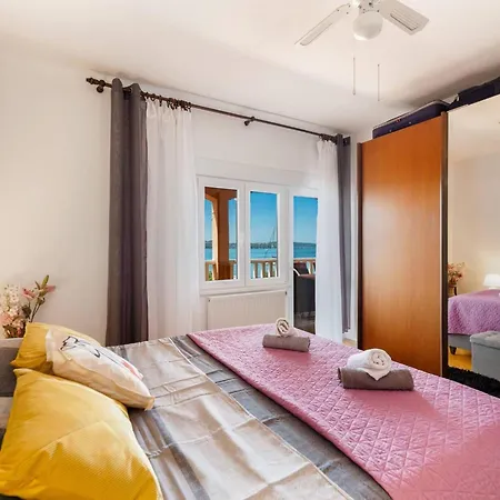 Apartamento Three Bedroom With Terrace And Sea View Trogir